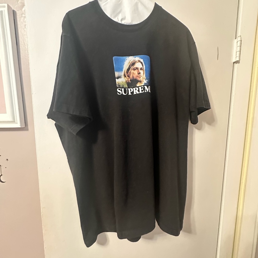 Supreme tee size large